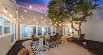 Modern Family Haven, Pool, Game Room,Sky Lit Atrium,5 bedrooms,King beds,3 baths