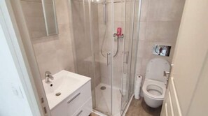 Shower, hair dryer, towels, soap - Le Port - Cozy studio perfectly located (Nice)