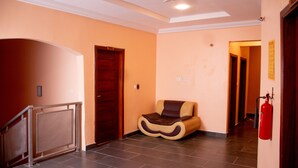 Living area - El- King Home Lodge (Aburi)