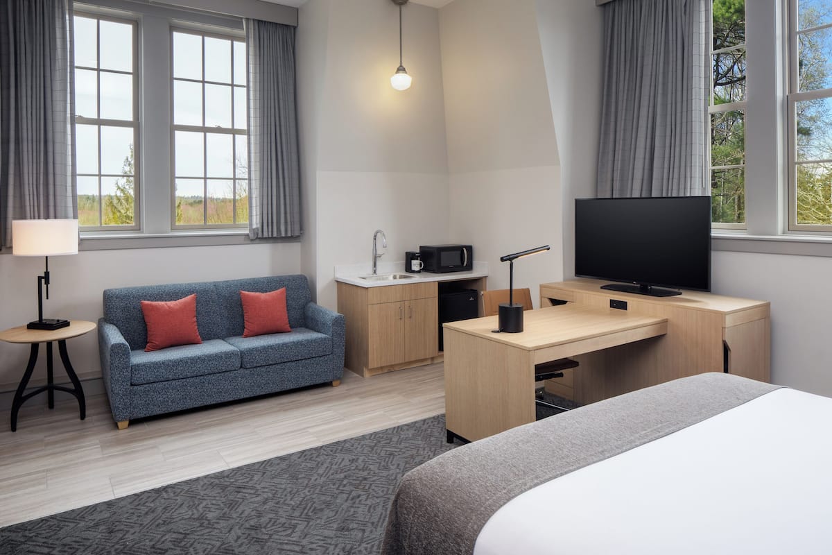 Suite, 1 kingsize bed (Historic) | Luxe beddengoed, een laptopwerkplek, een strijkplank/strijkijzer