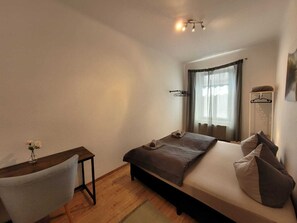 2 bedrooms, iron/ironing board, WiFi, bed sheets