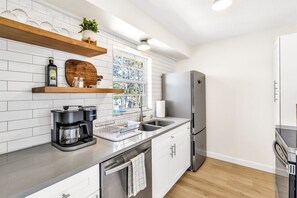 Fridge, microwave, oven, stovetop - Beechwood  Suites  C (Sarasota)