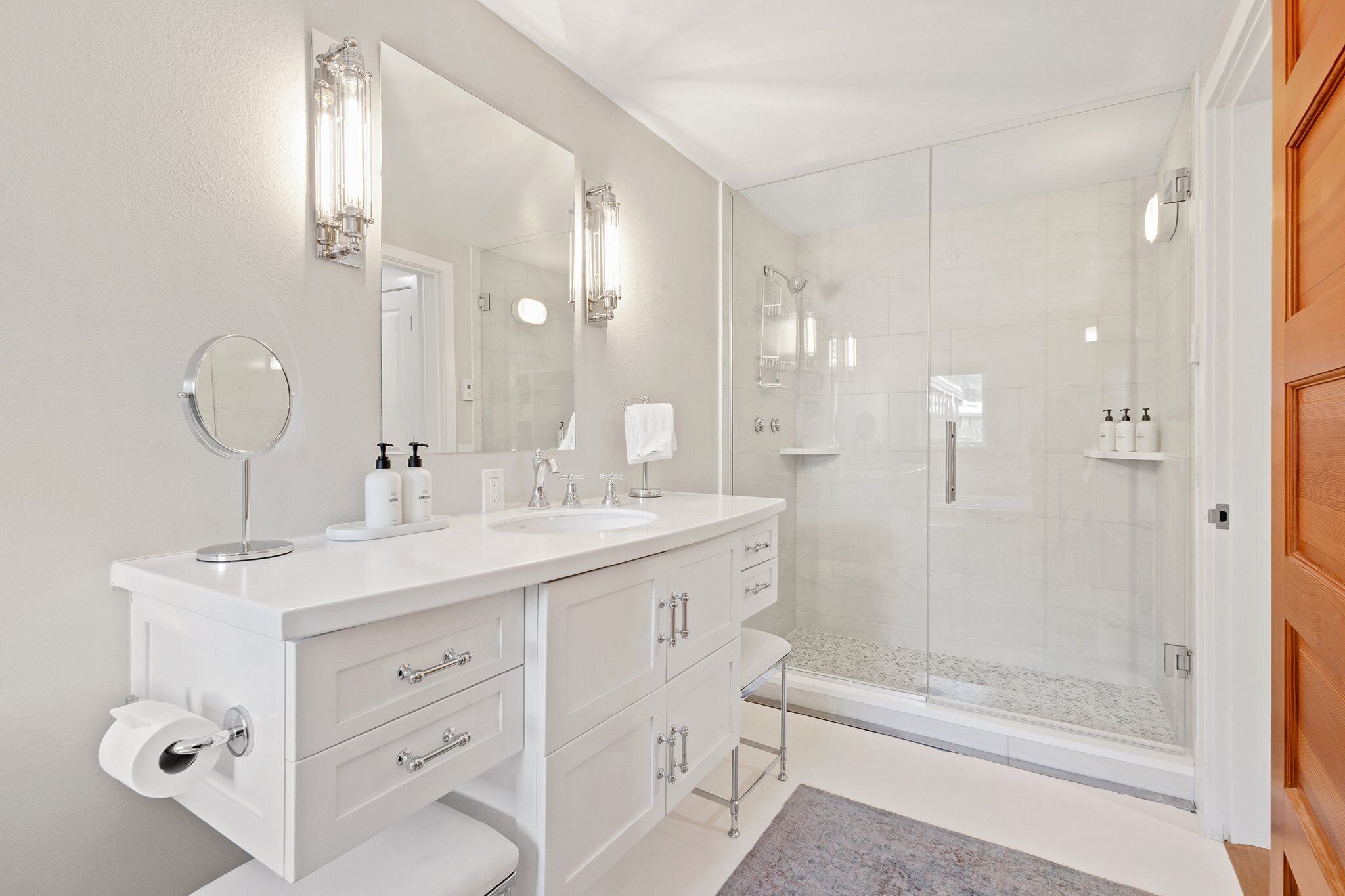 Bathtub, hair dryer, towels