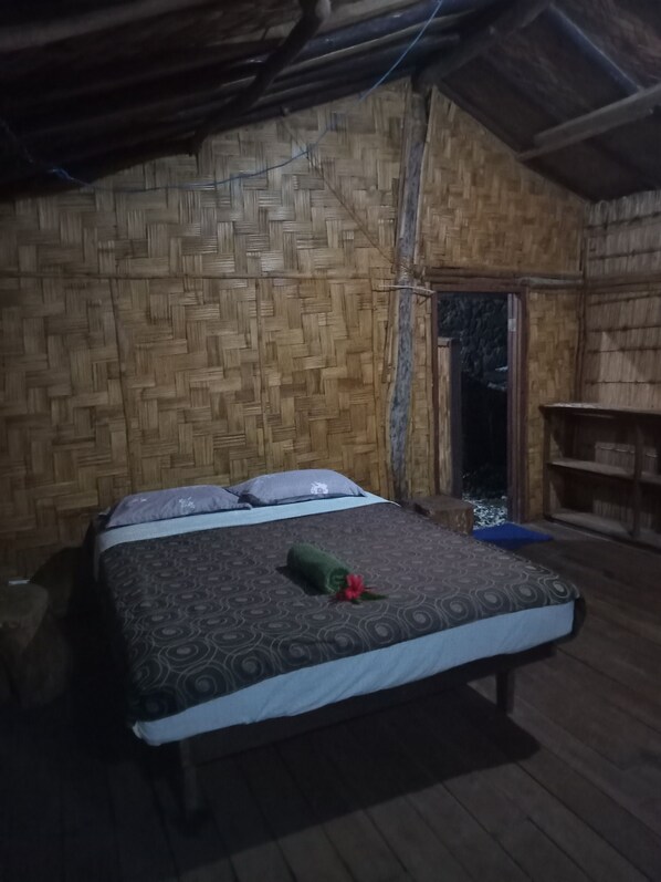 4 bedrooms, bed sheets