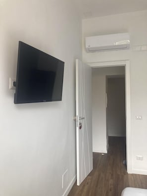1 bedroom, down duvets, in-room safe, blackout curtains