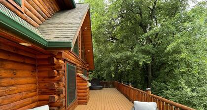 Charming 3,800 sq feet log house in Waupaca County.