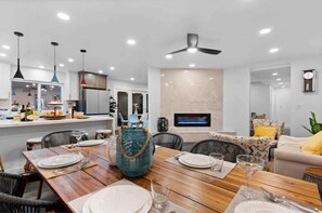 Dining - Upscale Resort House /Views, Saltwater Pool/Spa !
(Spring Valley)