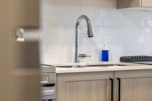 Fridge, microwave, oven, stovetop - Brand New Luxury Walk-out Suite - Calgary
 (Calgary)