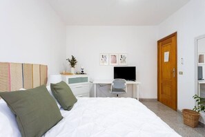 1 bedroom, WiFi, bed sheets - Eden Rentals 104 Surfy Stylish BedandCoffee Balcony (San Isidro)