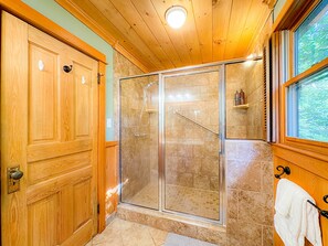 Dusche, Handtücher, Seife, Shampoo