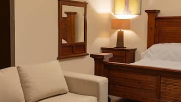Habitación estándar, 1 cama King size | Decoración personalizada, muebles diferentes y escritorio