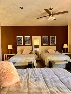 Individually decorated, individually furnished, desk, laptop workspace - Hotel Nikché Mérida (Mérida)