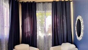 Standard Room, 2 Double Beds | Desk, laptop workspace, blackout drapes, iron/ironing board (on request) - Hotel Nikché Mérida (Mérida)