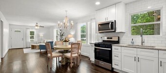 Beautiful 3BR/2Bath home with porch swing! WiFi and office space