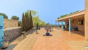 屋外ダイニングエリア