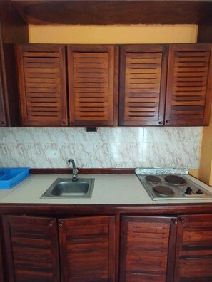Fridge, microwave, oven, stovetop - Apartamento vacacional en Playa el Agua Isla de Margarita (Pampatar)