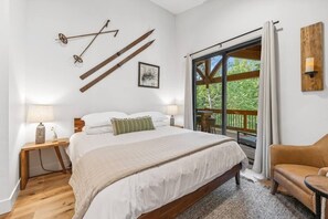 2 bedrooms, iron/ironing board, travel cot, Internet