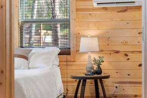 5 bedrooms, desk, free WiFi, bed sheets - Pet-Friendly Peaceful Cabin Near River w/ Fire Pit + Hot Tub Sleeps 13 (Jasper)