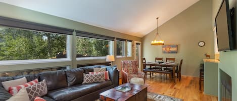 Smart TV, fireplace, DVD player