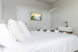 4 bedrooms, desk, iron/ironing board, travel cot