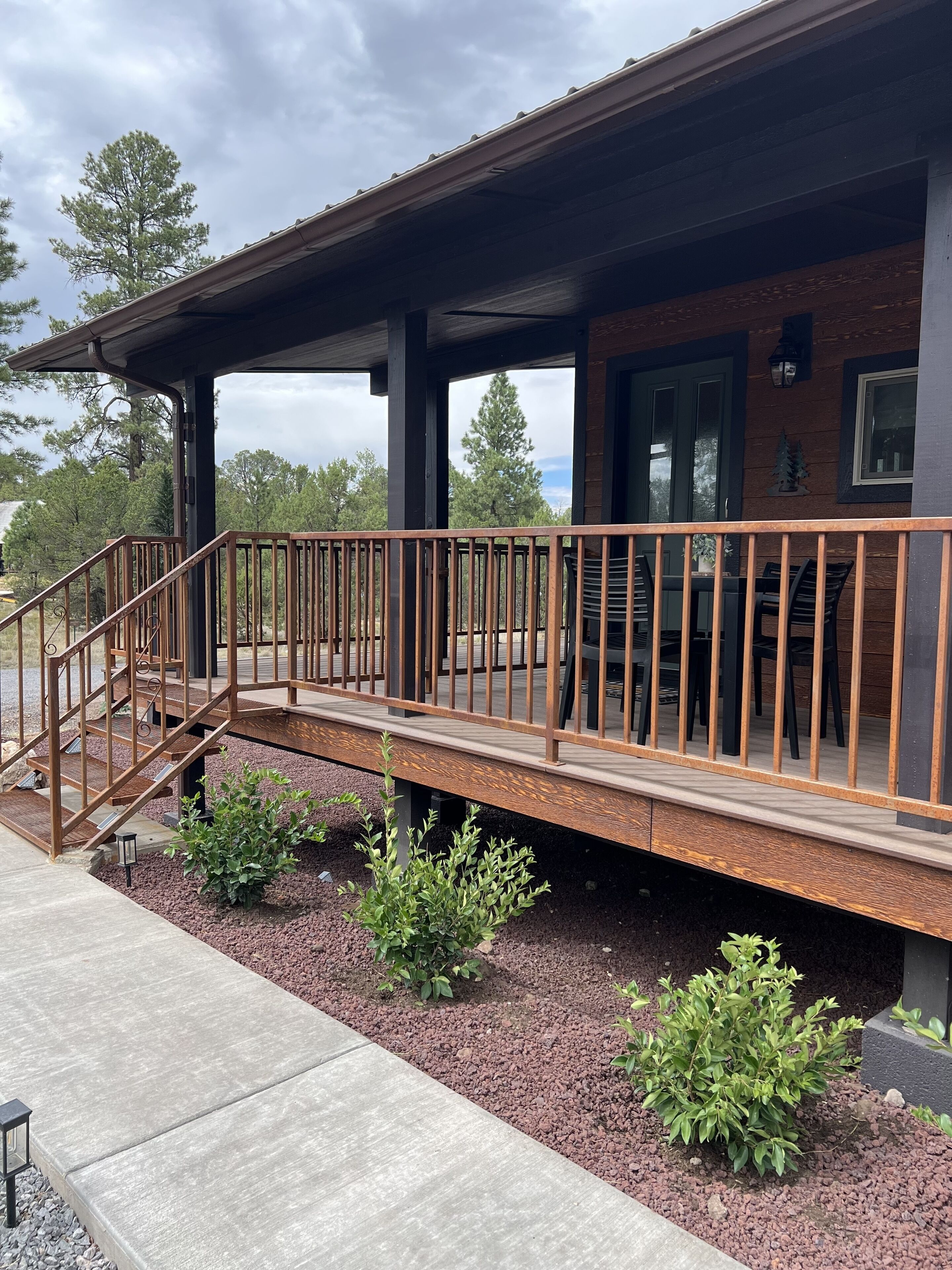 Cabin Retreat🌲Large Gated Deck, Fenced Backyard, Game Room, Dog & UTV Friendly
