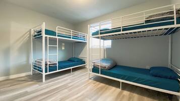 Basic Shared Dormitory | Bathroom | Hydromassage showerhead, soap, shampoo, toilet paper