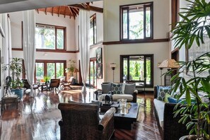 المنشأة من الداخل