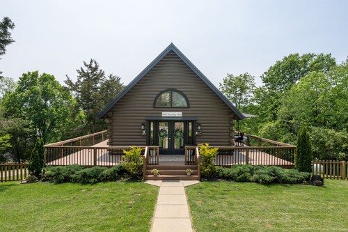 Cozy, family friendly country Side Cabin 15 Min to the Ark Encounter w/fire pit
