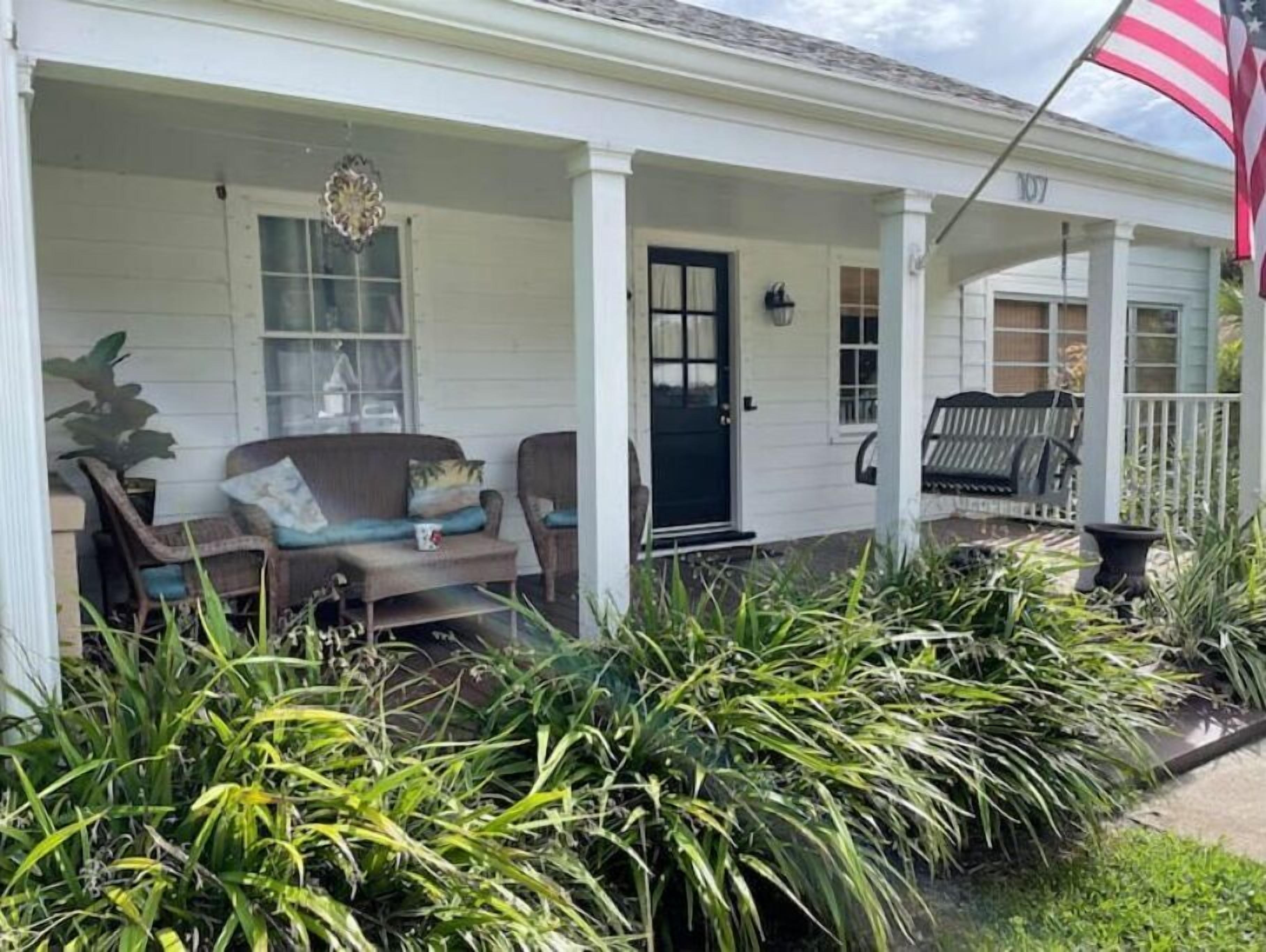 The White House - Historic 2br Downtown Melbourne