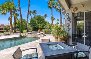 屋外ダイニングエリア