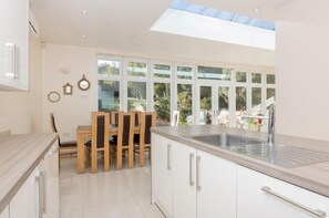 Electric kettle - Rose House Garden (Luton)