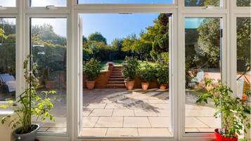 House | Terrace/patio