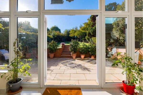 House | Terrace/patio - Rose House Garden (Luton)