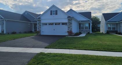 Sylvania Condo with walking access to Pacesetter Park and Quarry Ridge Trail