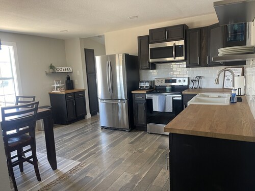 Country Living with City Amenities. Dog friendly