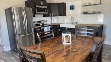 KĂŒhlschrank, Mikrowelle, Ofen, Herdplatte