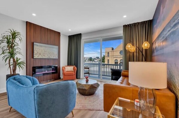 Smart-TV, peis, videospill og fotballspill