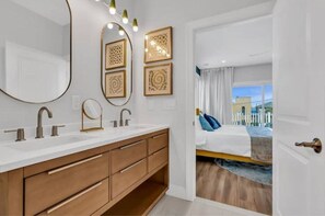 4 soverom, skrivebord, strykejern/-brett og wi-fi (inkludert)