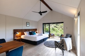 Deluxe studio, balkon, uitzicht op tuin | Verduisterende gordijnen, geluiddichte muren, gratis wifi