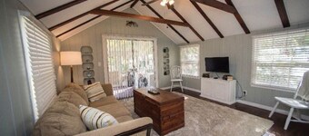 Downtown Cozy Cottage