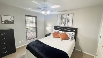 3 chambres, fer et planche à repasser, Wi-Fi, draps fournis