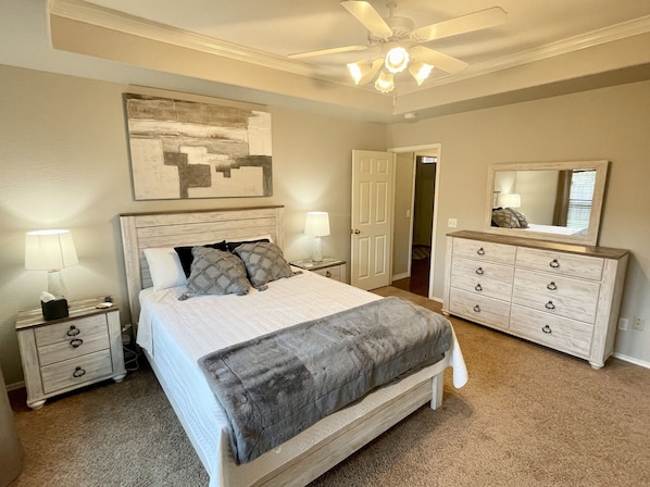 3 chambres, fer et planche à repasser, Wi-Fi, draps fournis