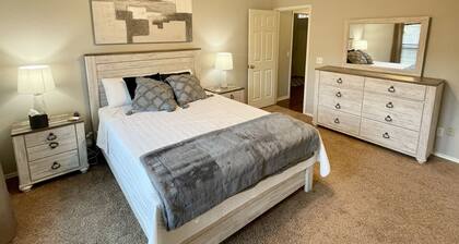Relaxing stay in Stillwater, OK! Enjoy and relax in in this spacious home.