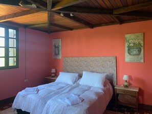 4 室のベッドルーム、アイロン / アイロン台、WiFi、ベッドシーツ