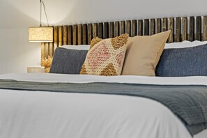 3 habitaciones, escritorio, tabla de planchar con plancha y wifi gratis 