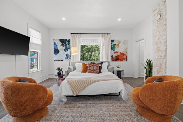 3 habitaciones, escritorio, tabla de planchar con plancha y wifi gratis 