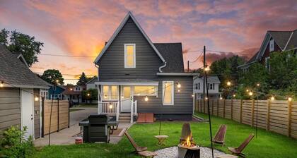 ✨ Chic Retreat with Fire Pit- Near Downtown & Weddings Venues ✨