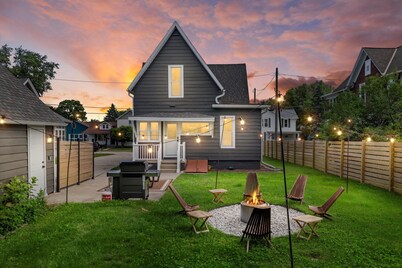 ✨ Stylish Home with Fire Pit- Near Downtown & Weddings Venues ✨