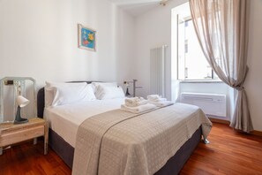 2 bedrooms, desk, iron/ironing board, WiFi