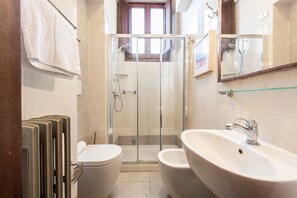 Shower, hair dryer, towels - Apartments Florence - Ariento David (Firenze)